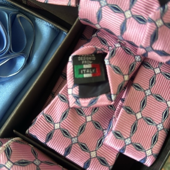 Gianfranco NWOT tie bow tie 2 napkins you put in the pocket and the blue flower - Picture 5 of 5